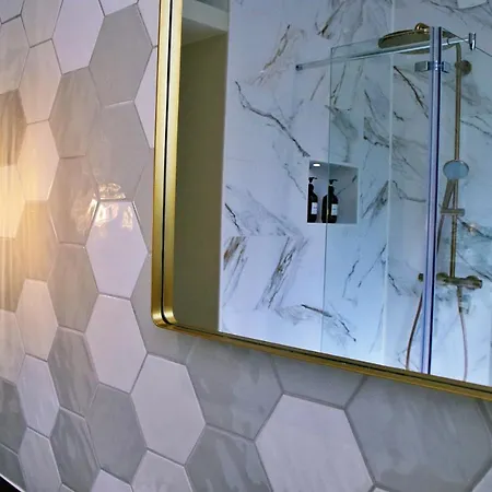 Luxueux Avec Jacuzzi Privatif Apartment Roanne